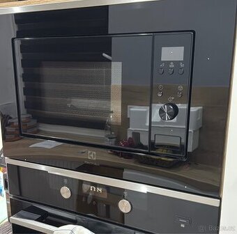 Electrolux - vestavná mikrovlnná trouba