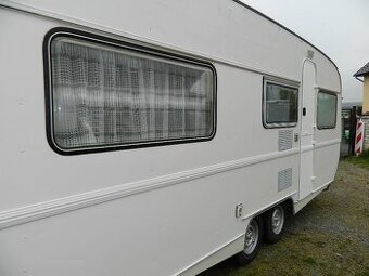 Dvouosý karavan Tabbert