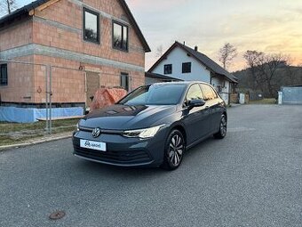 Volkswagen Golf VIII 1.0 eTSI/DSG/ČR-2. majitel/Life/28 tkm