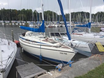 Prodám kajutovou plachetnice Bavaria 890