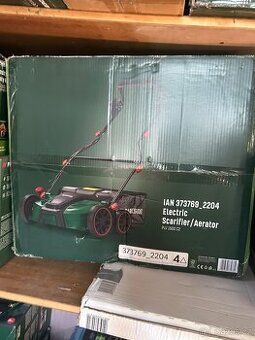 Elektrický vertikutátor a provzdušňovač trávníku