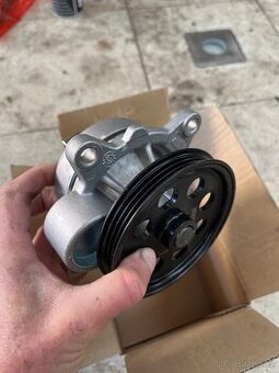 Vodní čerpadlo, chlazení motoru SWAG 33110701 Ford Transit