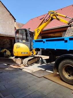JCB 8027