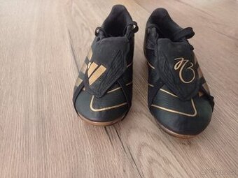 DĚTSKÉ KOPAČKY NIKE PREDATOR, ČERNO-ZLATÁ- JAKO NOVÉ, VEL.35