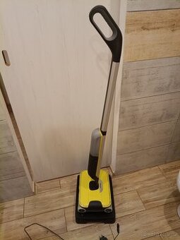 Podlahová myčka  Kärcher-vysáva a myje