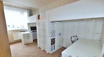 Patrová postel, včetně stolu a skříně