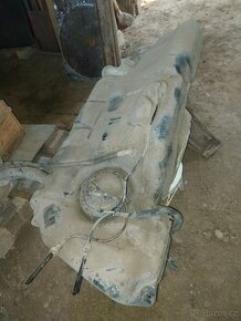 Citroenc4 16i16v80kw palivová nádrž