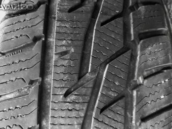 Prodám sadu nebo 2ks zimních pneu 215/70 R16: