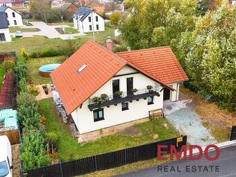 Prodej domu 196 m² s pozemkem 994 m² - 1