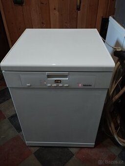 Myčka Miele-volně stojící