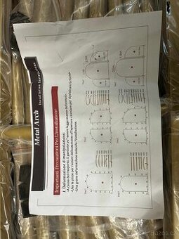 pomocník na výzdobu.