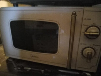 Mikrovlnná trouba Midea, bílá, objem 20 l