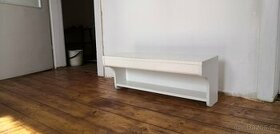 2 bílé nástěnné poličky - REZERVACE