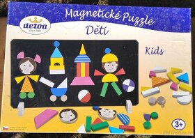 Hračky-dřevěné kostky, geometrické tvary, pohádkový medvěd,