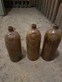 Starožitné kameninové láhve