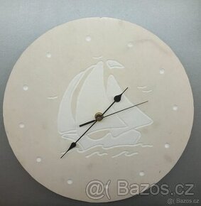 Nástěnné hodiny z kamene