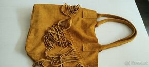 Okrově žlutá kabelka, PRAVÁ SEMIŠOVÁ KŮŽE