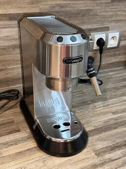 Kávovar DeLonghi Dedica Espresso EC 685.M