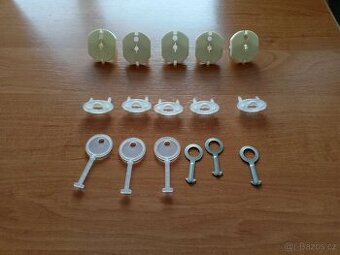 Krytky na 220 V + chrániče rohů