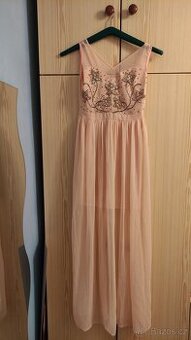 Lehké lososové šaty