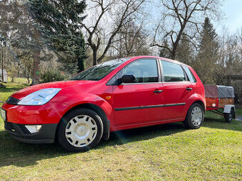 Ford Fiesta 1.3 Duratec s přívěsným vozíkem