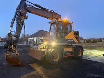 Kolový otočný bagr VOLVO 150E