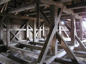 Demolice starých střech a starých objektů