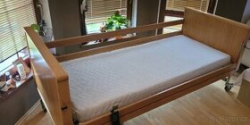 Zdravotní  polohovací  postel - kovový  rošt -Repasované