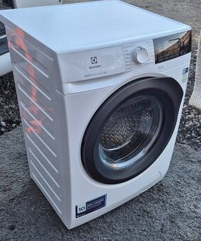 ELECTROLUX PARNÍ A+++ ZÁRUKA DOPRAVA INSTALACE