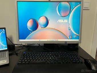 24-palcový LCD Monitor HP LP2465 včetně kabelů