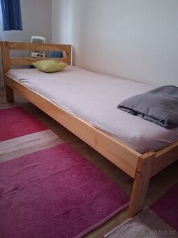 borovicová postel s matrací