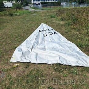 Prodám hlavní plachtu 7,8x2,8 m.