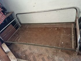 Prodam postel z pochromovanych trubek