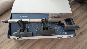 Tyčový vysavač Electrolux 800 Ultimate EP81U25ULT PC 8000,-