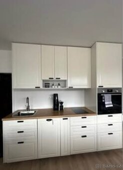 Kuchyňská linka krémové barvy Ikea METOD + BODBYN