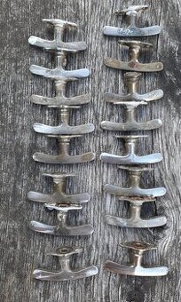 zachovalé okenní kličky, 16 ks,  bílá mosaz, cca 1925-1935