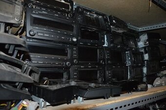 Rádio Bolero Amundsen swing dotykový display škoda VW