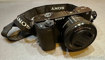 TOP STAV Sony A6000 + 2 objektivy + obal