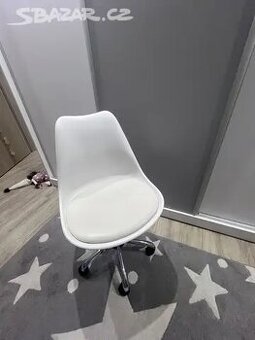 Dětská židle k psacímu stolu