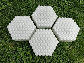 Ivan Jakeš 70 léta stropnice, světlo "včelí plástev"