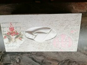 Dřevěná krabička na kapesníky