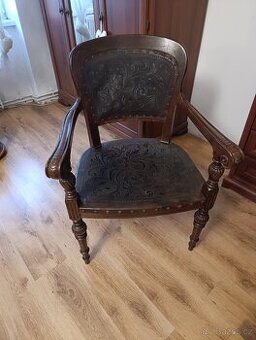 Starožitné křeslo