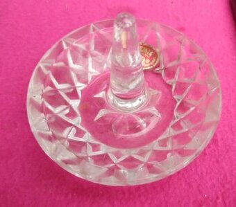 Broušený křišťálový stojánek na prstýnky – Bohemia Crystal