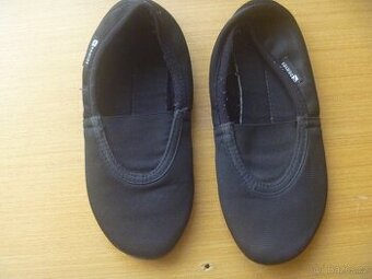 Dětské černé gymnastické cvičky vel. 34 zn. Domyos