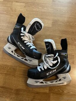 Prodám brusle CCM Tacks 9050 EU 38, šířka D