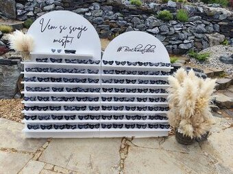 Svatební stojan na brýle