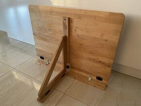Dřevěný stolek sklápěcí