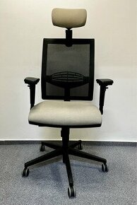 světlá kancelářská židle s podhlavníkem - 1
