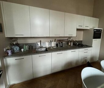 Moderní světlá kuchyně ZOE