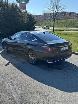 Lexus ES300h rok 2022 - 1